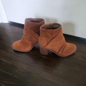 Universal Thread Brown suede boots